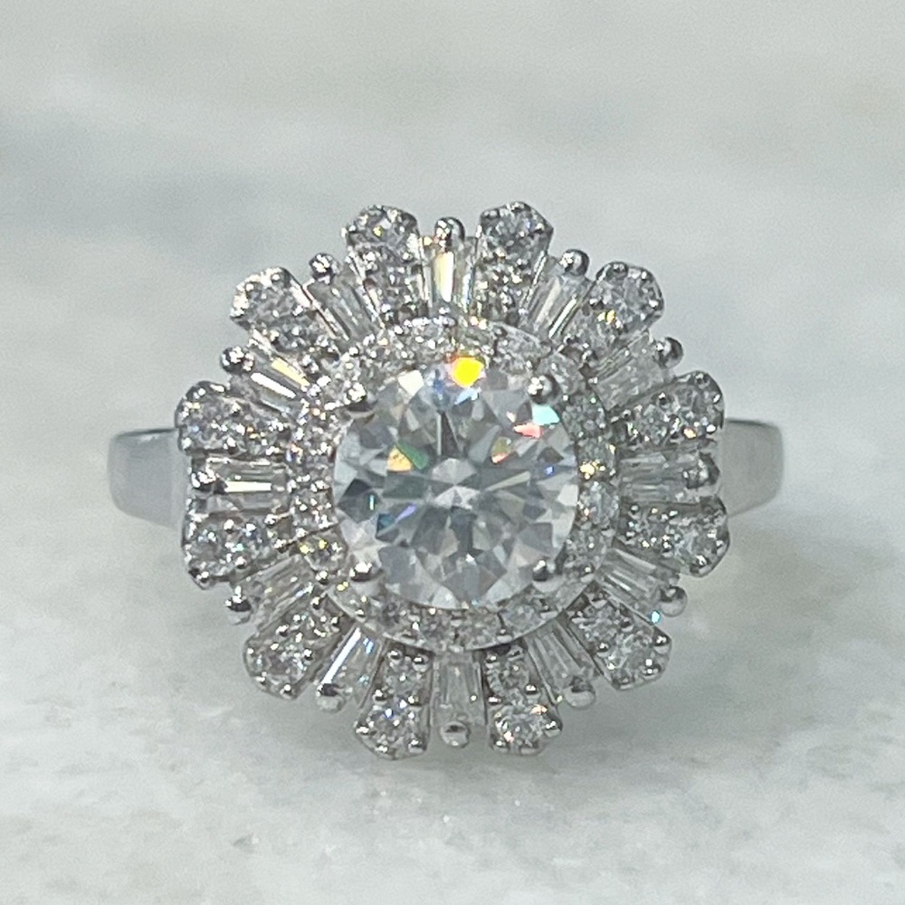 Moissanite Floral Sterling Silver Vintage Style Ring
Sz 8
